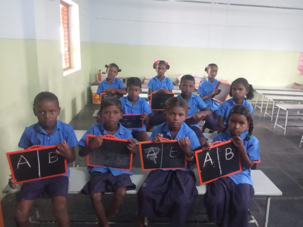 Photo of children at Vinukonda School. 